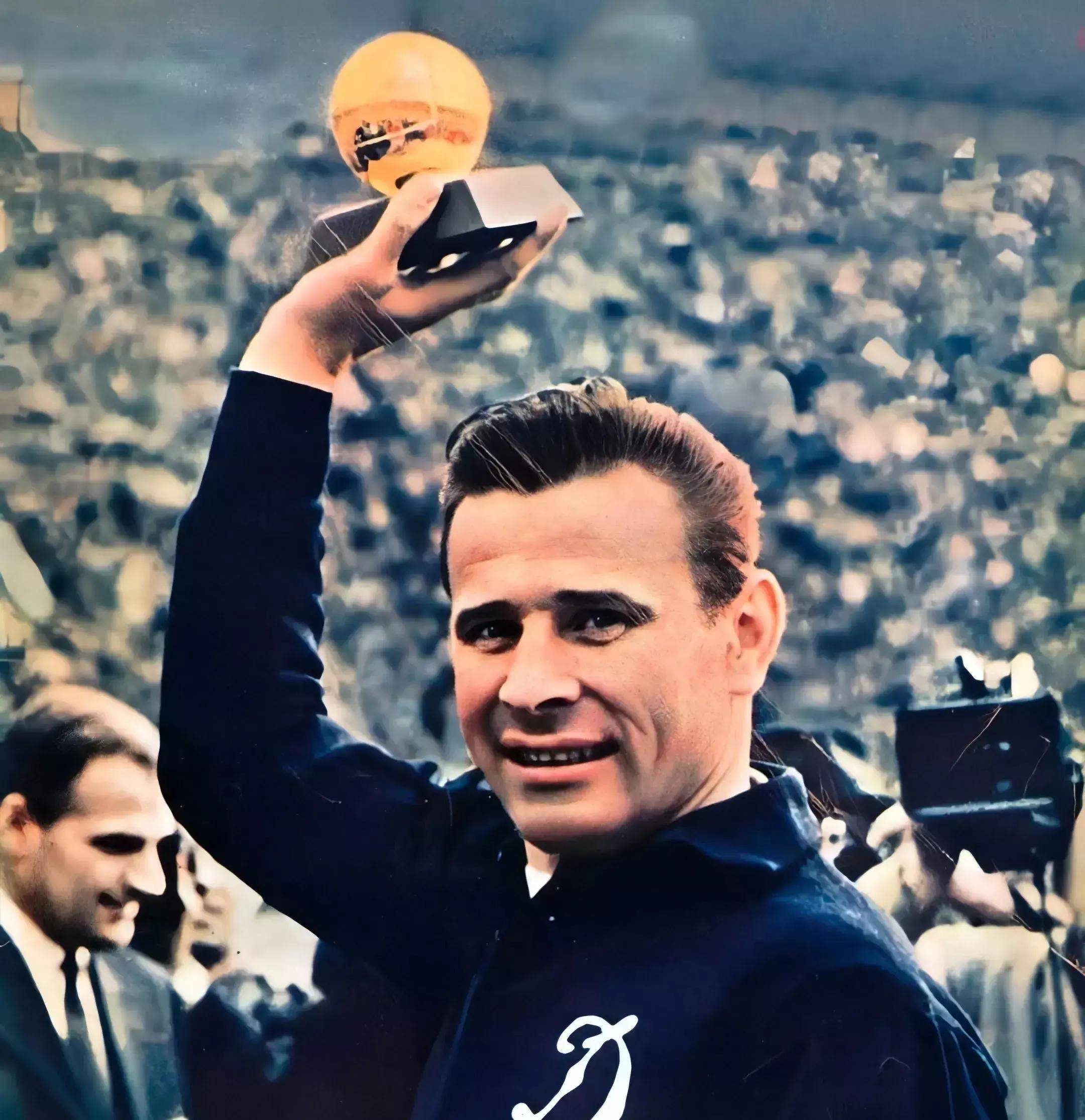 大发娱乐-欧洲足坛巨星再战，尽显球场魅力